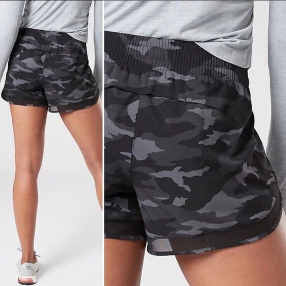 Athleta Printed Mesh Racer Run Short 4” XXSMALL Black Camo Pocket Built-in Brief - Picture 2 of 12